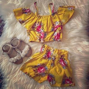 Girls yellow floral two piece outfit NWOT